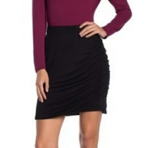 (NAVY) THE VANITY ROOM SHIRRED SIDE PULL ON SKIRT.